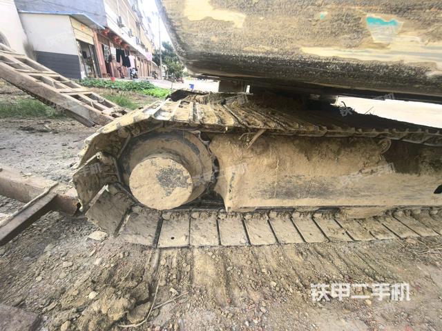 右驱动轮（行走机构）