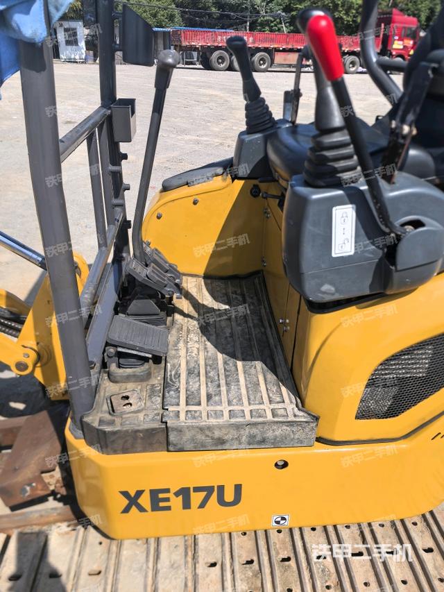 驾驶室顶部（整机外观）