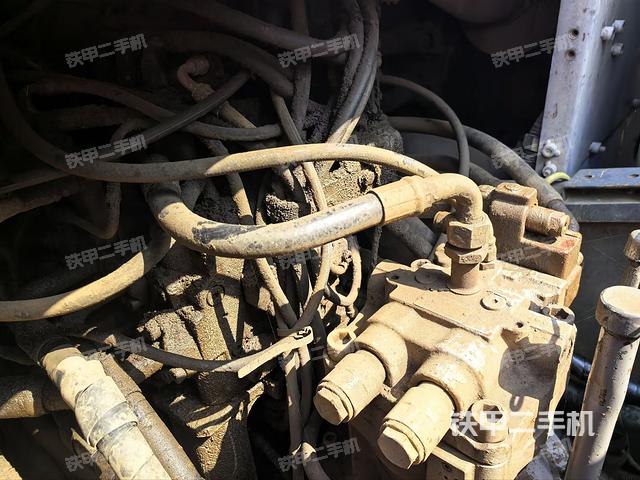 回轉(zhuǎn)馬達(dá)和主控閥（整機(jī)外觀）