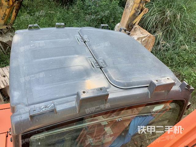 駕駛室頂部（整機外觀）