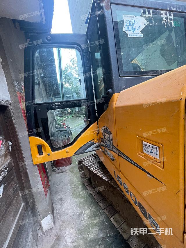 驾驶室顶部（整机外观）