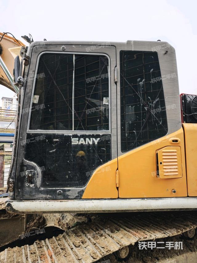 駕駛室正側(cè)（駕駛室部分）