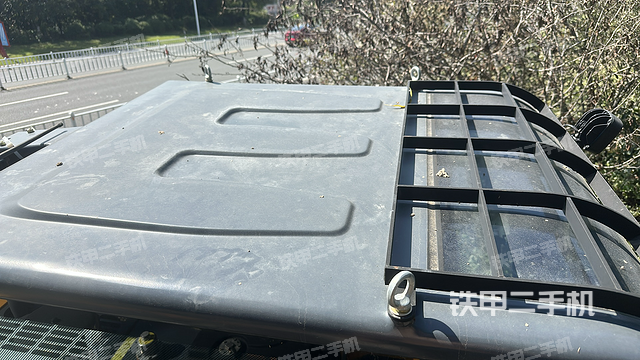 驾驶室顶部（整机外观）