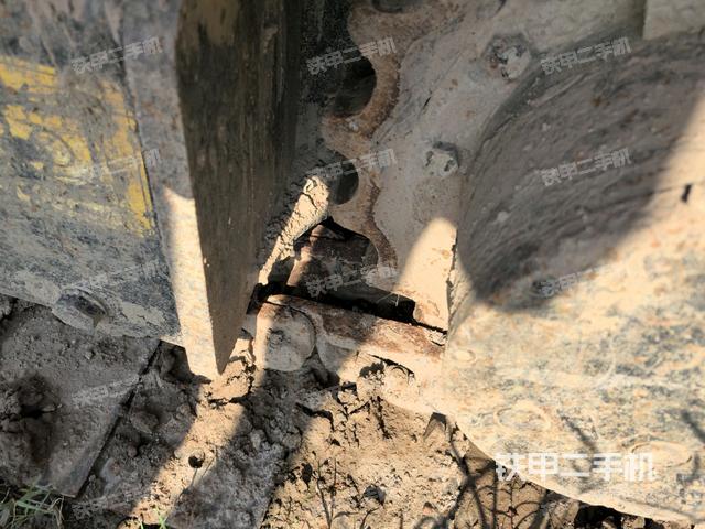 右驅(qū)動輪（行走機構(gòu)）