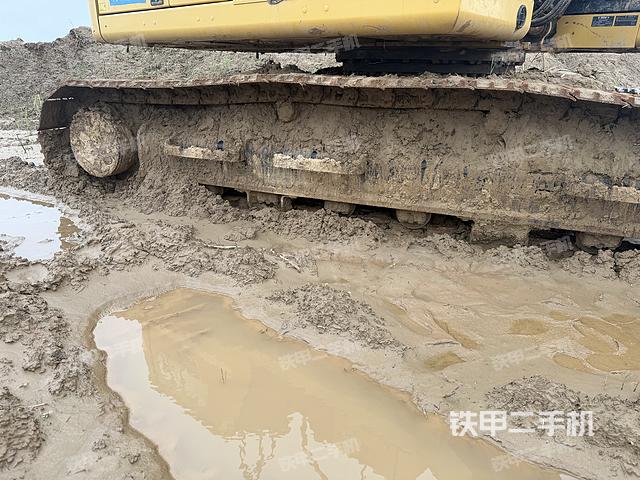 单侧履带整体(整机外观) 单侧履带整体(整机外观)