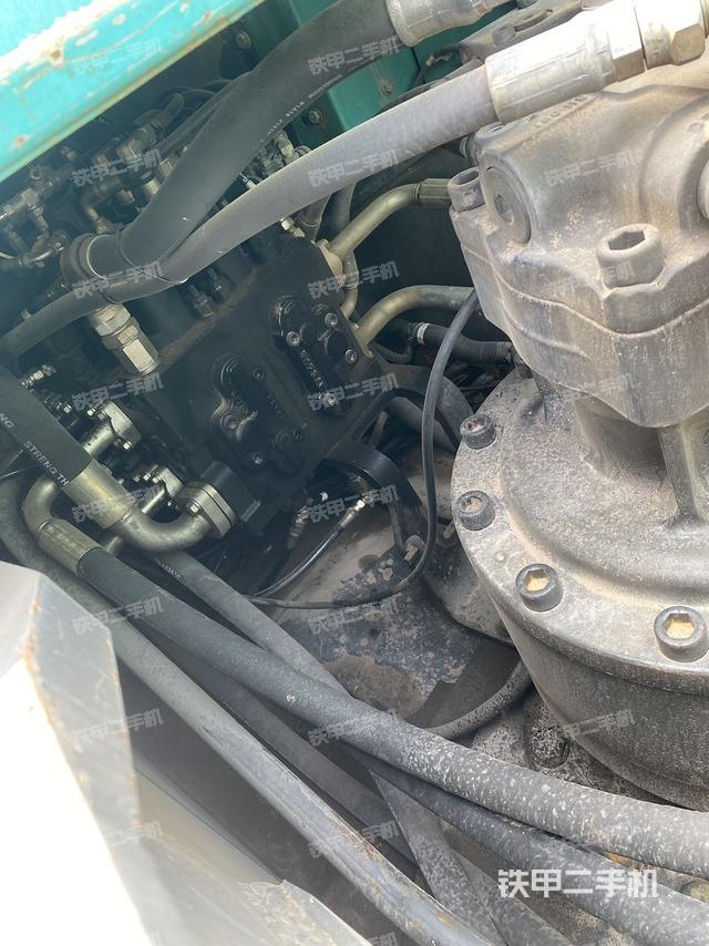 回轉(zhuǎn)馬達(dá)和主控閥(整機(jī)外觀) 回轉(zhuǎn)馬達(dá)和主控閥(整機(jī)外觀)