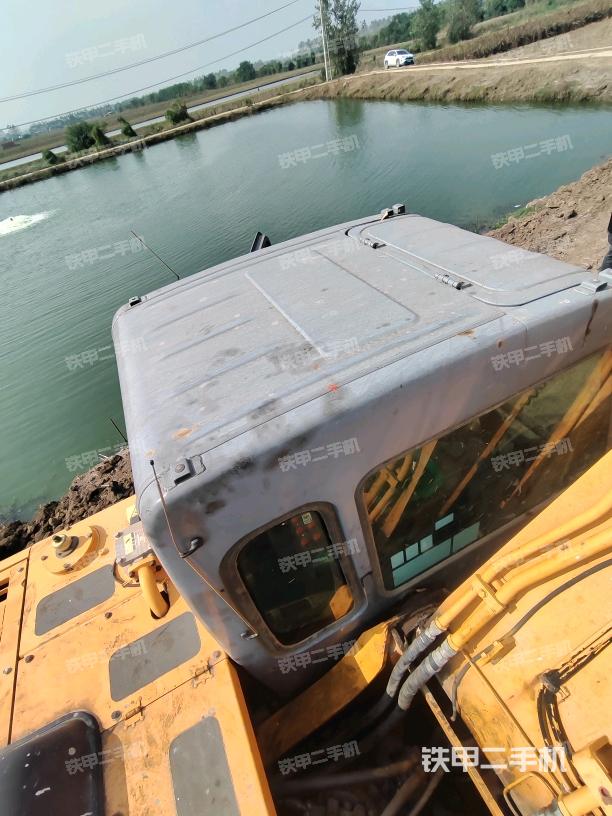 驾驶室顶部俯视(上车部件) 驾驶室顶部俯视(上车部件)