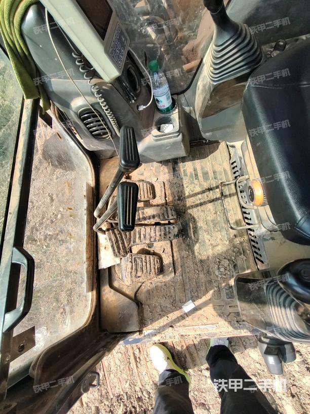 左后方玻璃角标（驾驶室部分）