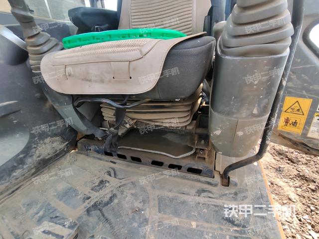 顶棚整体(驾驶室部分) 顶棚整体(驾驶室部分)