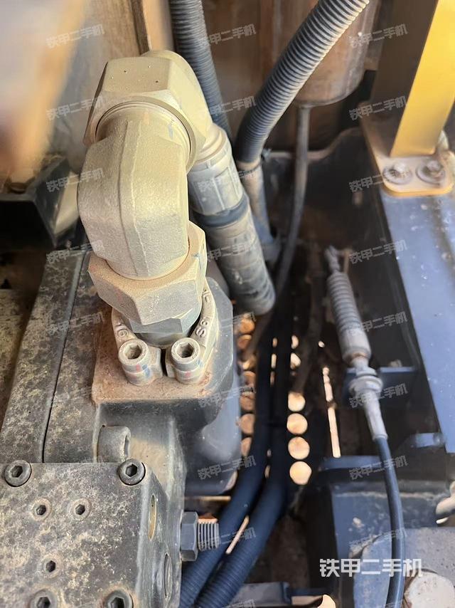 液壓泵艙室正面整體（整機(jī)外觀）