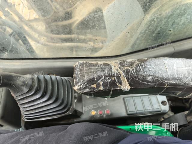 座椅左侧控制台/音响/含左手柄（驾驶室部分）