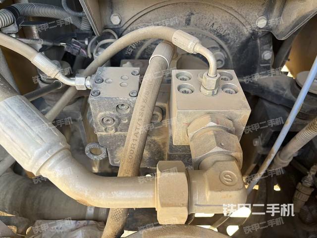 液壓泵艙室正面整體（整機(jī)外觀）