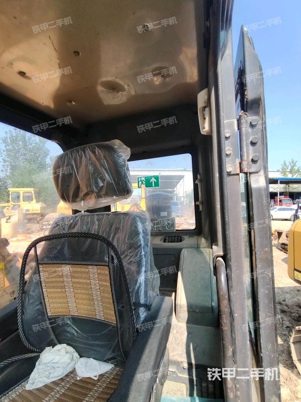 后窗玻璃角标（驾驶室部分）