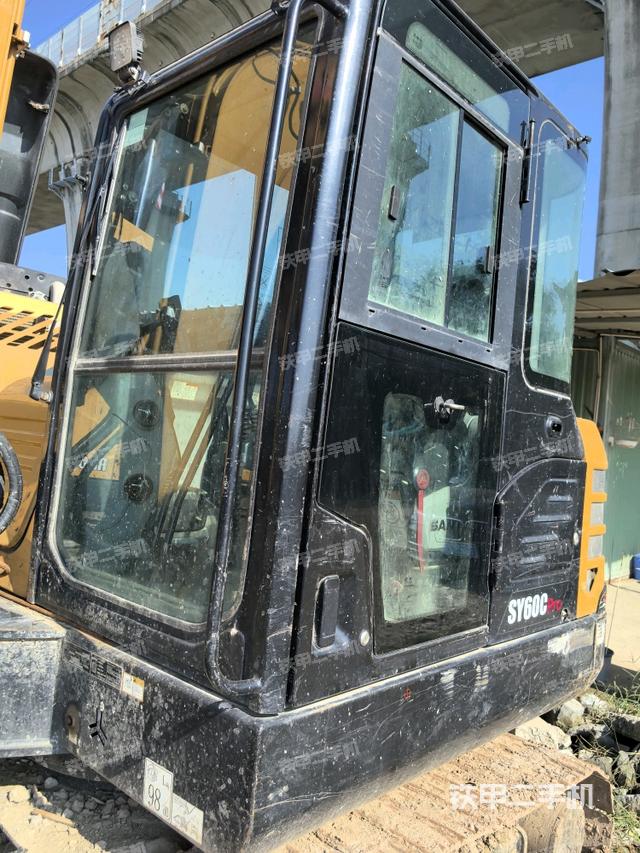 ?駕駛室正側(cè)（駕駛室部分）