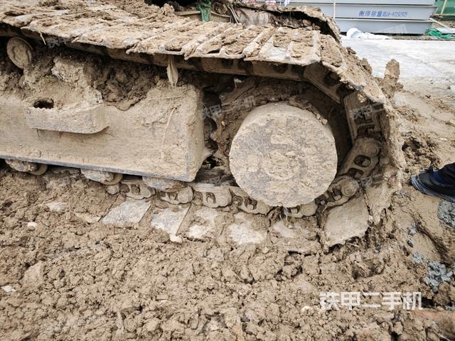 右驅(qū)動輪（行走機(jī)構(gòu)）