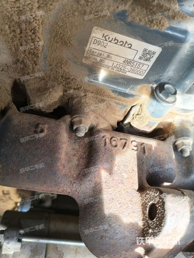 液壓泵艙室正面整體（整機(jī)外觀）