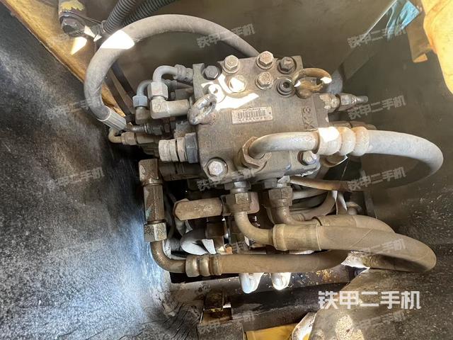 回轉(zhuǎn)馬達和主控閥（整機外觀）