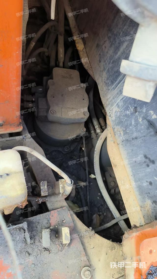 回轉(zhuǎn)馬達和主控閥（整機外觀）