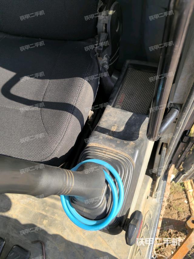 座椅左側(cè)控制臺/音響/含左手柄（駕駛室部分）