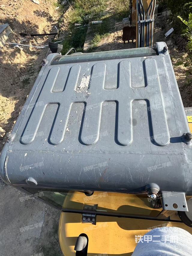 驾驶室顶部（整机外观）