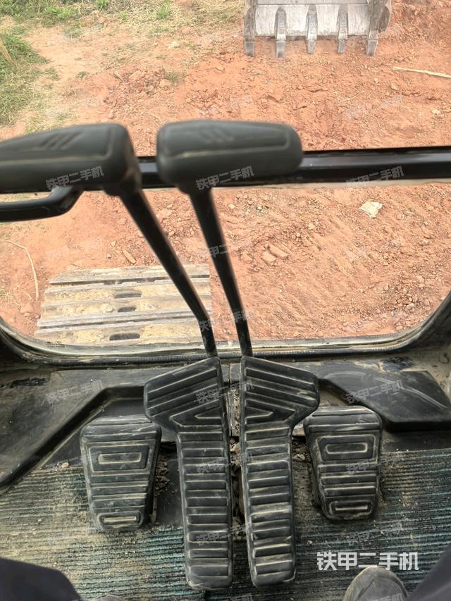 后窗玻璃角标（驾驶室部分）