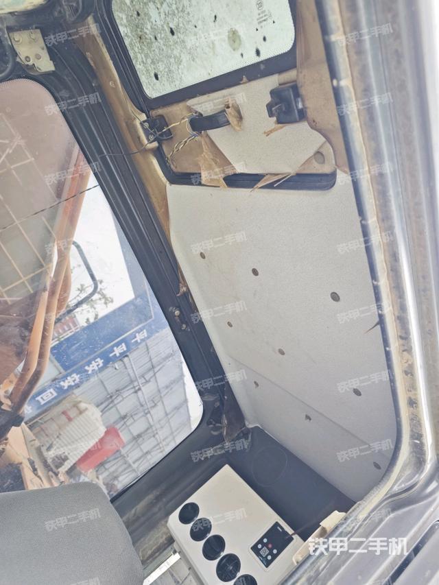 后窗玻璃角標(biāo)（駕駛室部分）