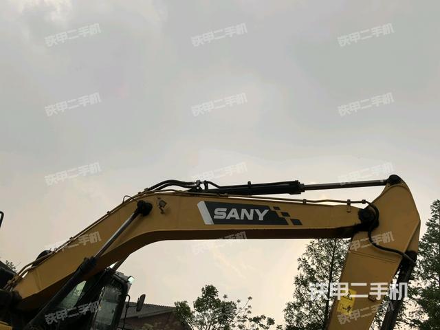 大臂整体 右侧（工作和回转装置）