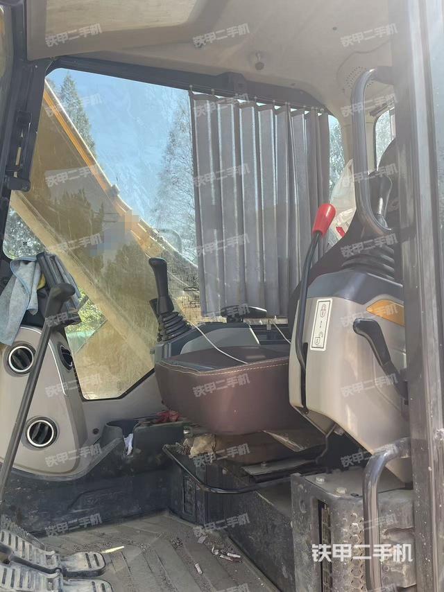 駕駛室整體（整機(jī)外觀）