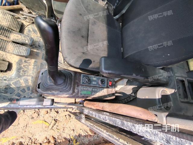 座椅右侧控制台/钥匙门/油门/含右手柄（驾驶室部分）