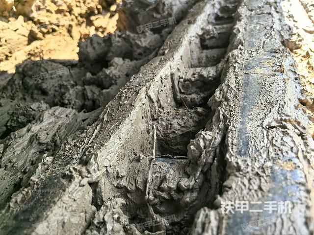 單側(cè)履帶整體（整機(jī)外觀）