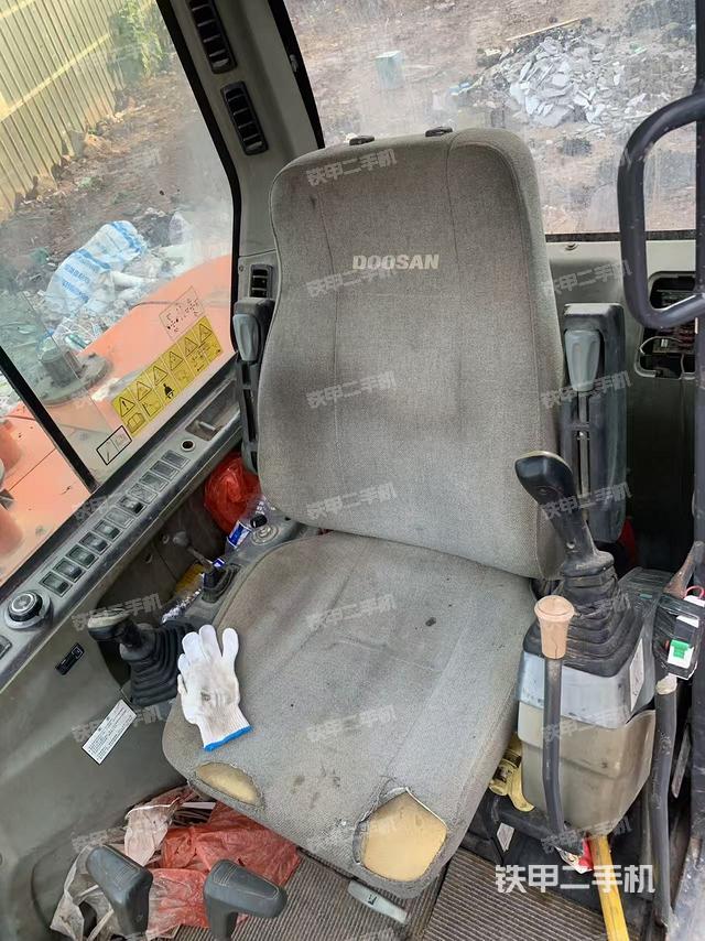 駕駛室整體（整機(jī)外觀）