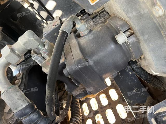 液壓泵艙室正面整體（整機(jī)外觀）