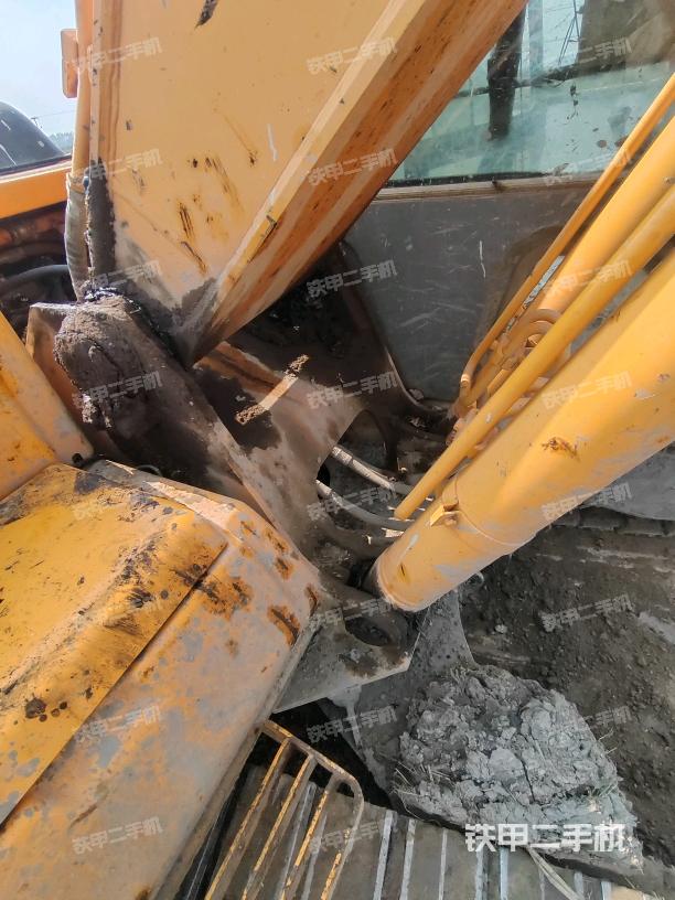 大臂根部 斜视(工作和回转装置) 大臂根部 斜视(工作和回转装置)