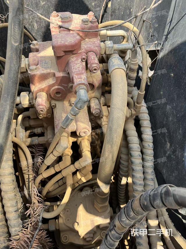 回轉(zhuǎn)馬達(dá)和主控閥（整機外觀）