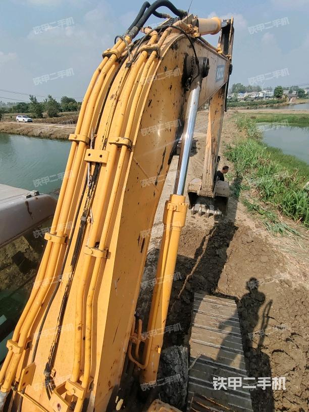 大臂背部俯视(工作和回转装置) 大臂背部俯视(工作和回转装置)