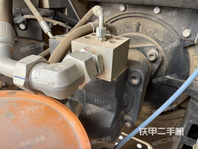 液壓泵艙室正面整體（整機(jī)外觀）