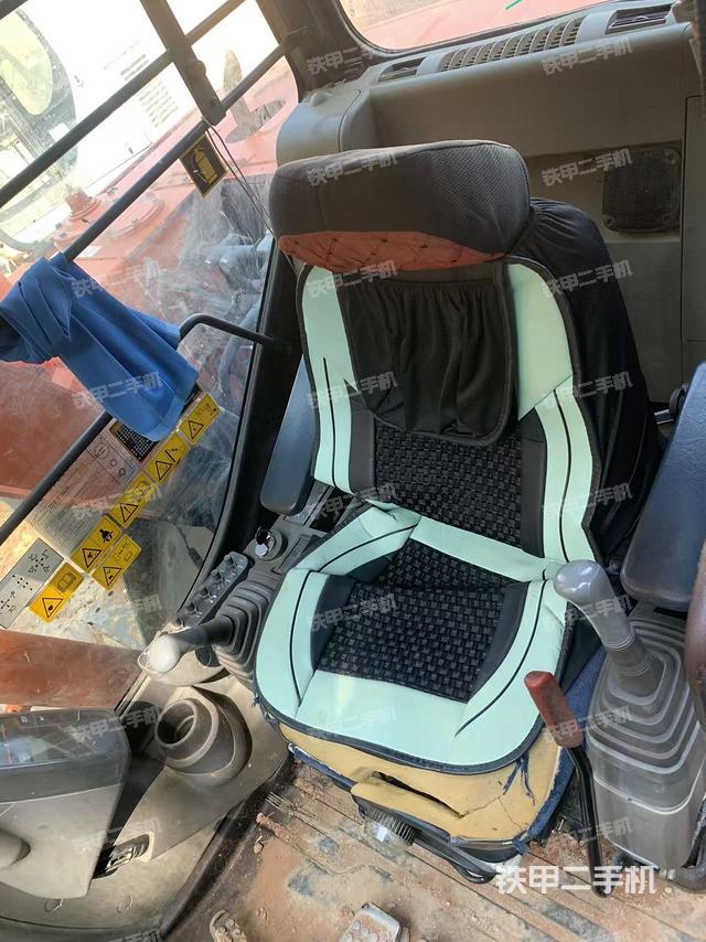 駕駛室整體（整機外觀）