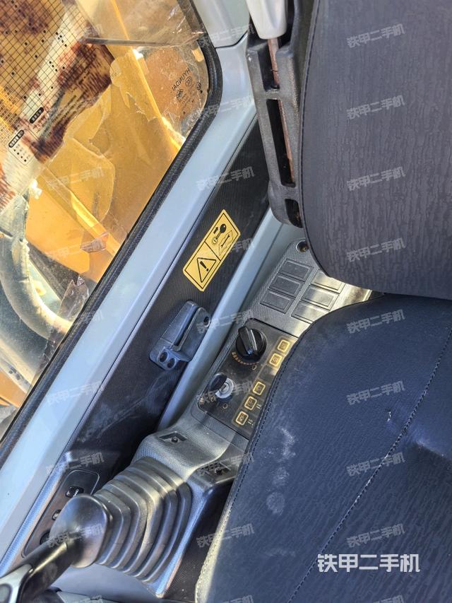 座椅右側(cè)控制臺/鑰匙門/油門/含右手柄（駕駛室部分）