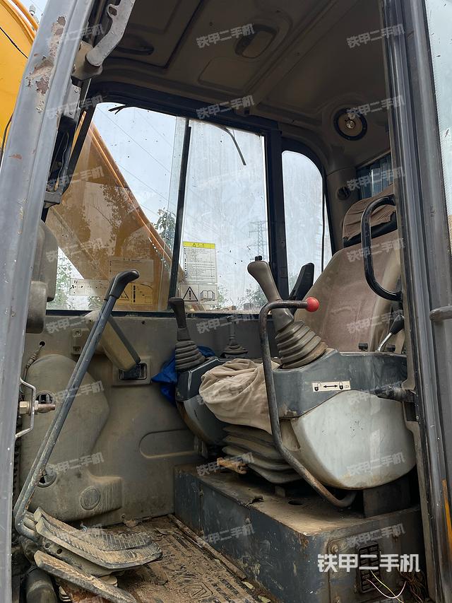 驾驶室整体（整机外观）