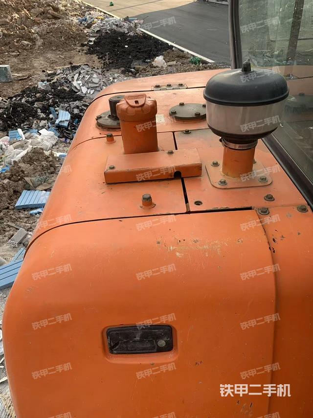 回轉(zhuǎn)馬達(dá)和主控閥（整機(jī)外觀）