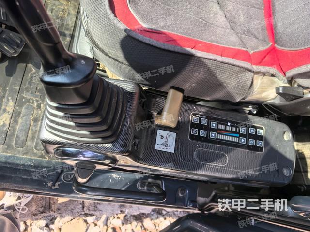 座椅左側控制臺/音響/含左手柄（駕駛室部分）