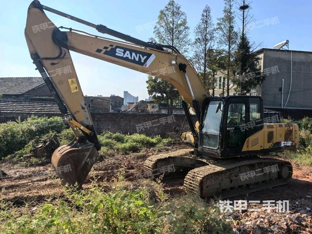 三一重工SY215C挖掘機