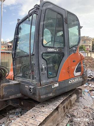 斗山DX55-9C挖掘机实拍图片