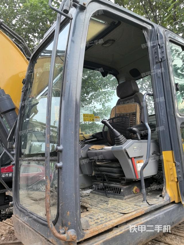 駕駛室左前45度（駕駛室部分）