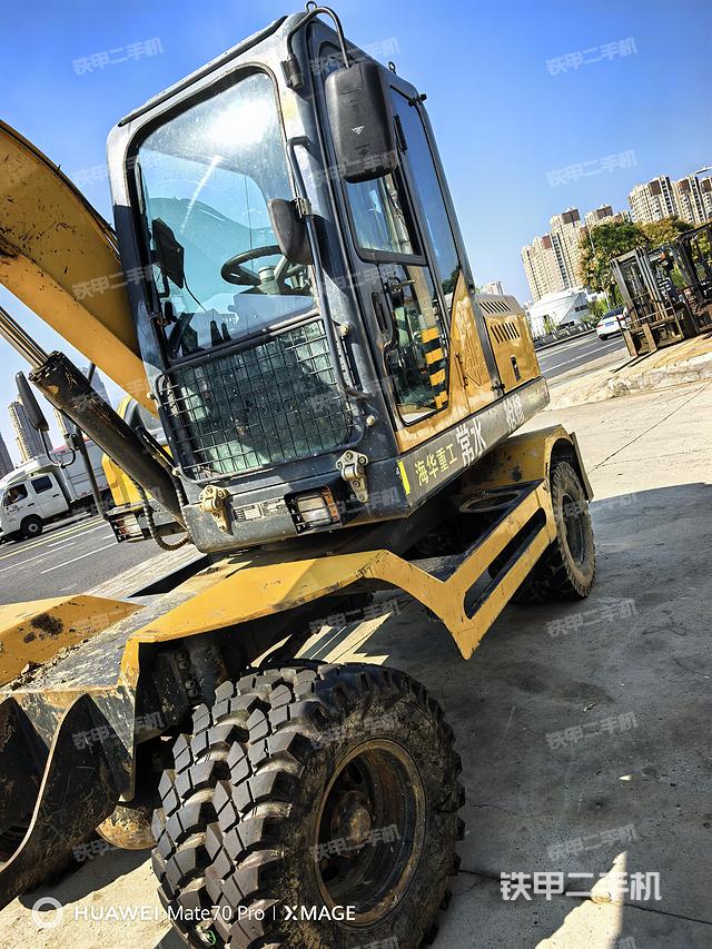 驾驶室顶部(整机外观) 驾驶室顶部(整机外观)