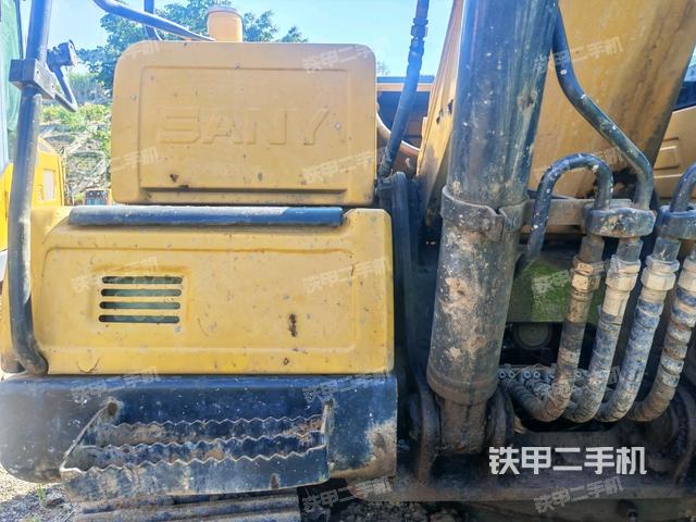 鏟斗右后整體（工作和回轉(zhuǎn)裝置）