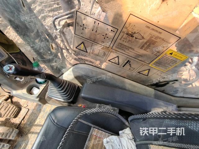 座椅右侧控制台/钥匙门/油门/含右手柄（驾驶室部分）