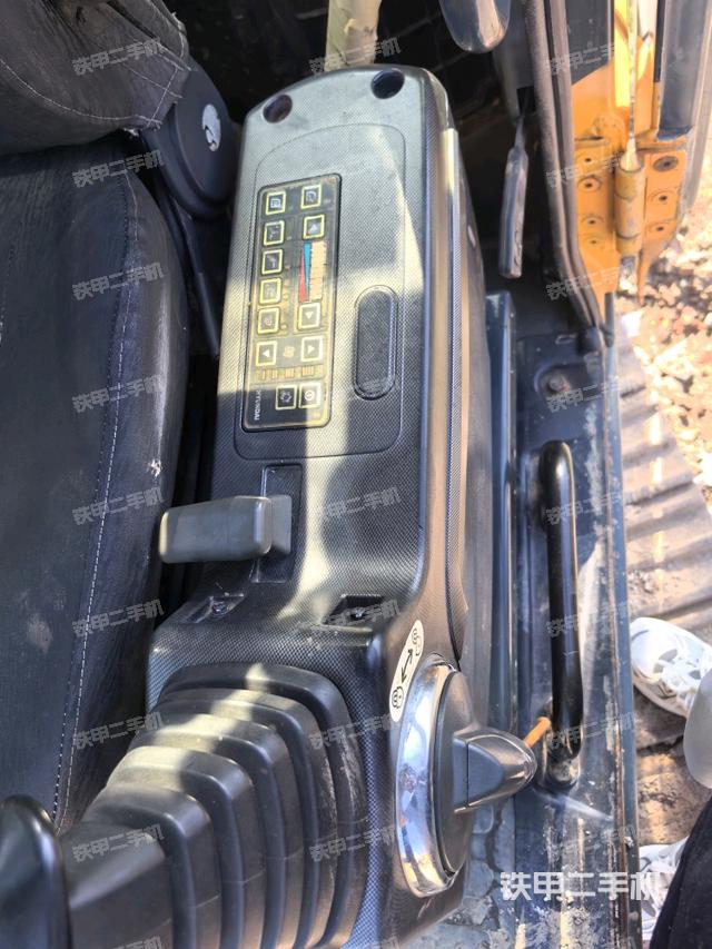 座椅左側(cè)控制臺/音響/含左手柄（駕駛室部分）