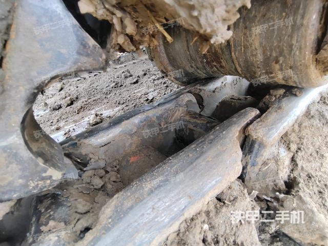 右侧履带整体(行走机构) 右侧履带整体(行走机构)