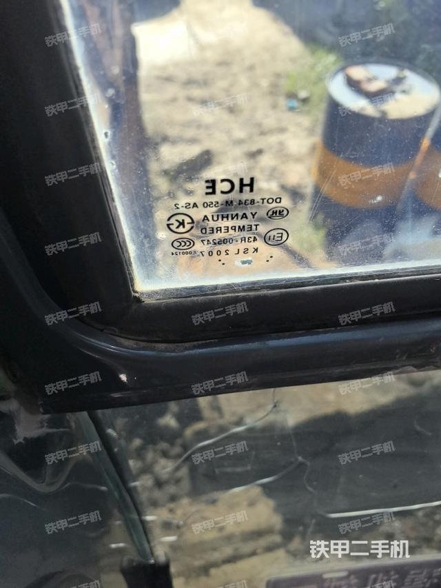 后窗玻璃角標（駕駛室部分）